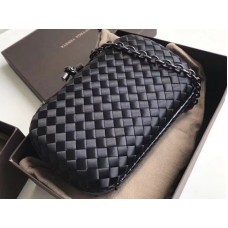 Bottega Veneta Knot Clutch In Boucher Intreccio Black