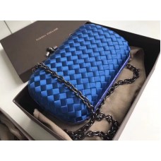 Bottega Veneta Knot Clutch In Boucher Intreccio Blue