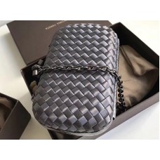 Bottega Veneta Knot Clutch In Boucher Intreccio Dark Grey