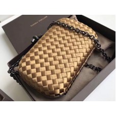 Bottega Veneta Knot Clutch In Boucher Intreccio Gold