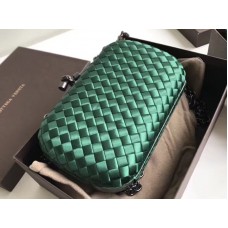 Bottega Veneta Knot Clutch In Boucher Intreccio Green