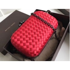 Bottega Veneta Knot Clutch In Boucher Intreccio Red