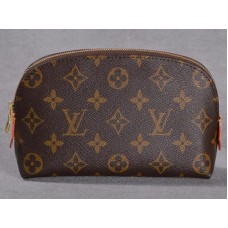 Louis Vuitton Monogram Canvas Cosmetic Pouch m47515