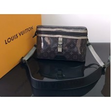 Louis Vuitton Monogram Eclipse Glaze Discovery Messenger Pm m52218